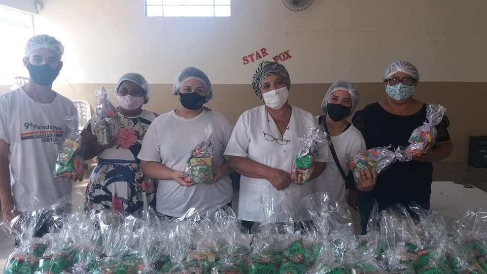 Mais de 600 marmitas são distribuídas no sábado de aleluia. Saiba quem participou!