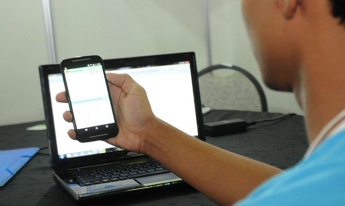 Alunos da rede estadual de SP devem confirmar interesse em chip com internet até 6ª