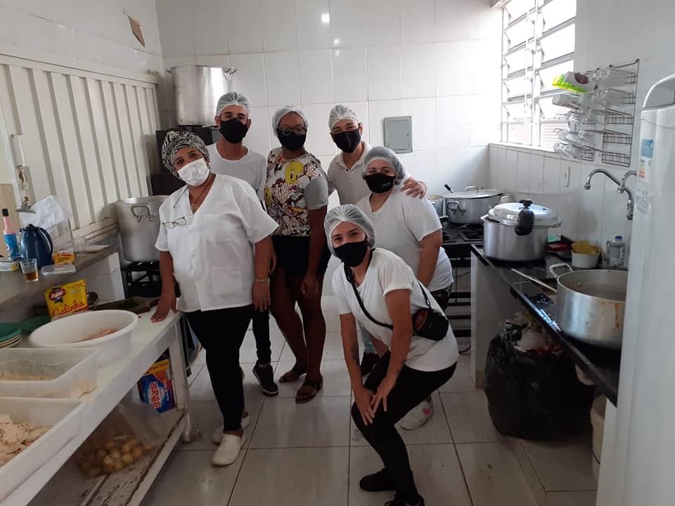 Coletivo Arco Iris vai distribuir marmitas para famílias carentes no Portinari