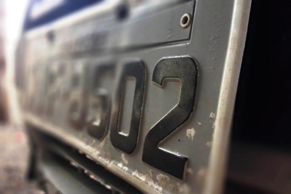 Motoristas com veículos com placas final 2 serão licenciados a partir de maio