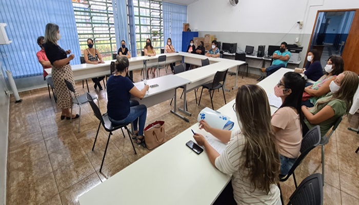 Novo Conselho Municipal de Assistência Social realiza reunião em Cristais Paulista