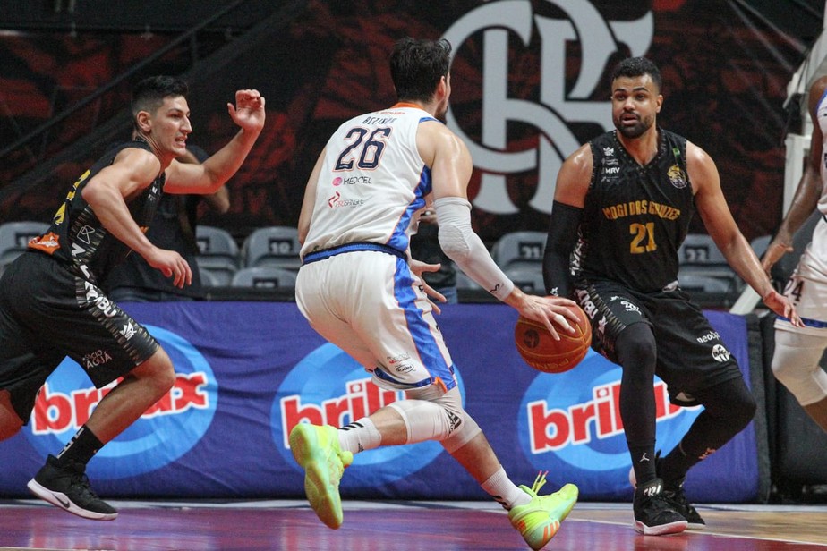 Rival de Franca, Mogi, do técnico Guerrinha, avança às quartas de final do NBB 13