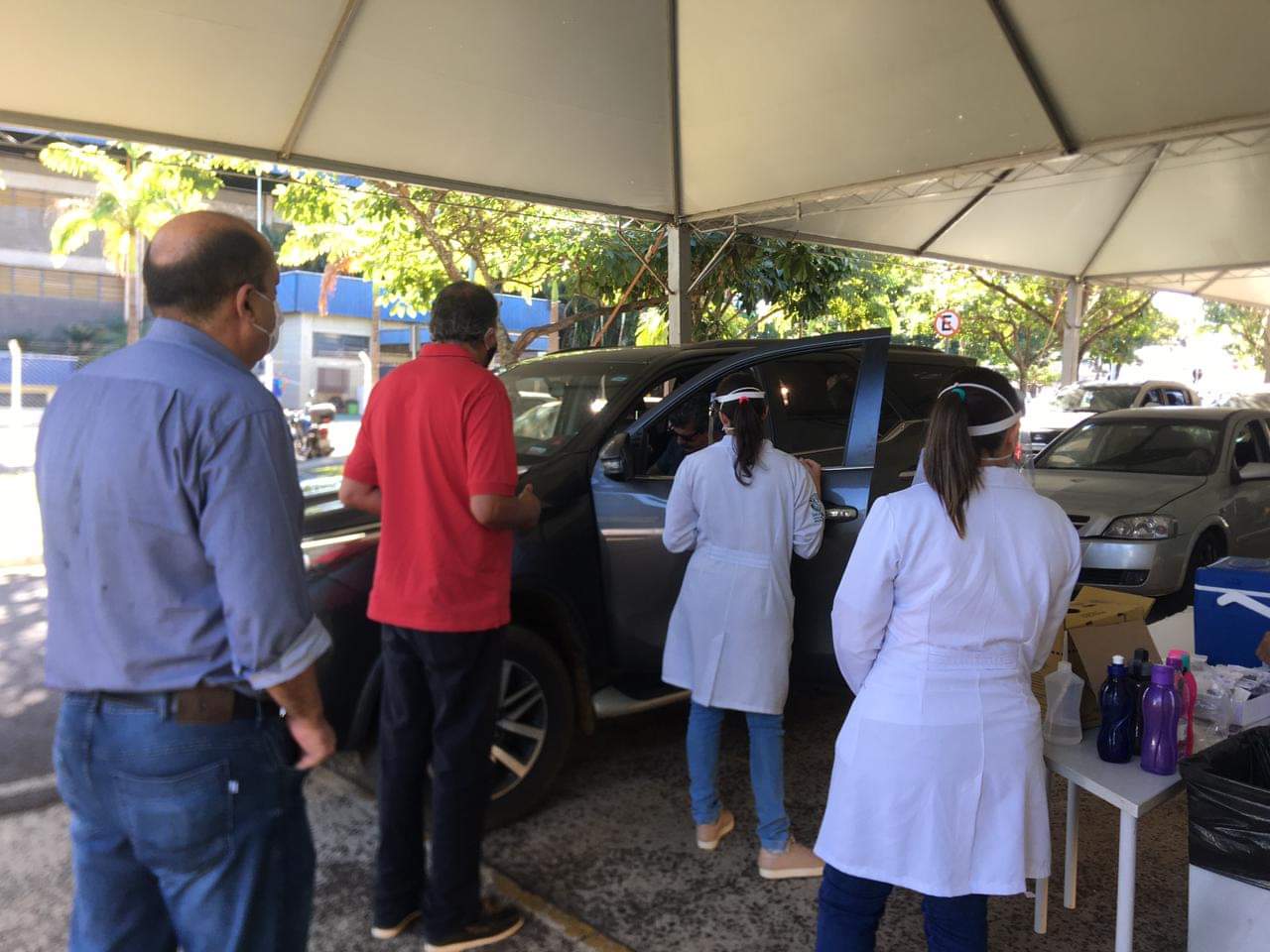 De olho nas denúncias, vereadores fiscalizam aplicação da vacina de covid em Franca