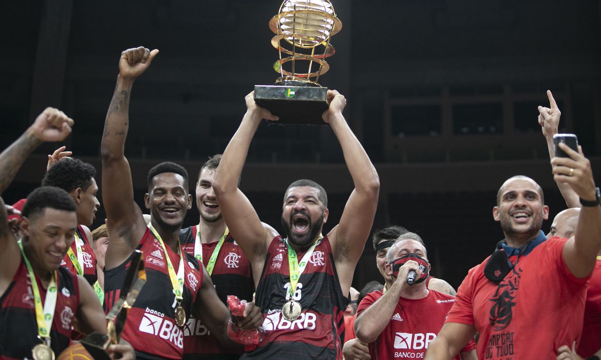 Flamengo sobra em quadra, bate São Paulo e conquista, sem obstáculos, o hepta do NBB