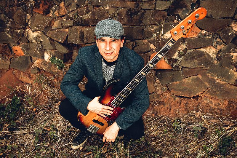 Baixista lança CD ‘Eduardo Machado toca Alegre’, dia 20, nas plataformas digitais