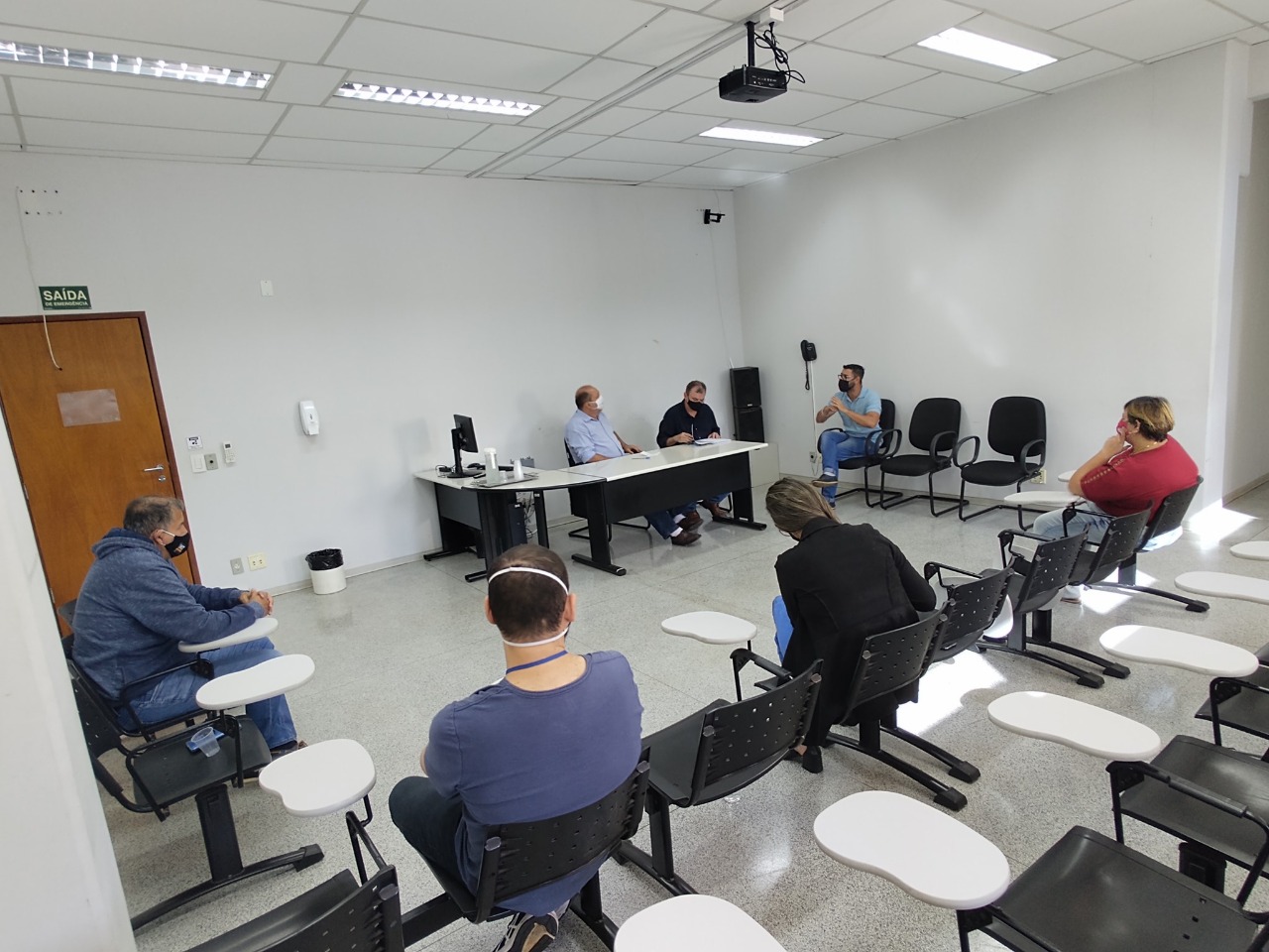 Veja o que dizem servidores exonerados por Alexandre sobre a xepa das vacinas