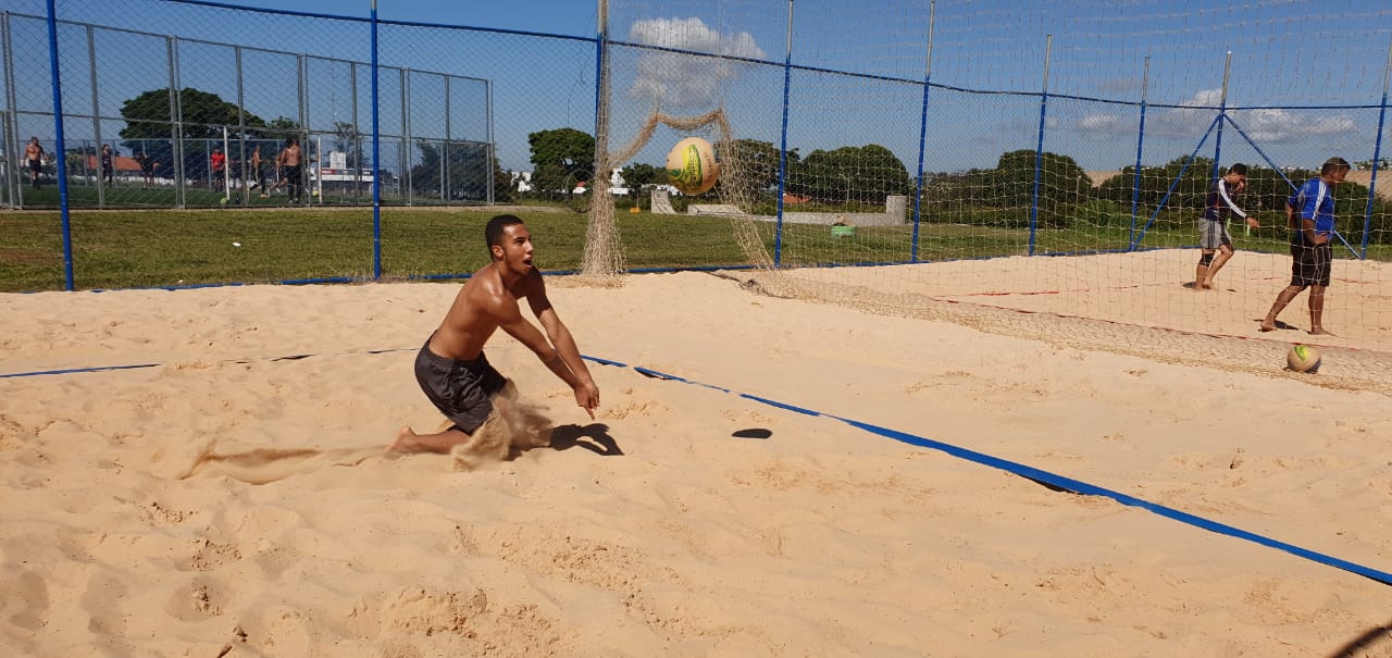 Revelados em escolinhas, atletas de Franca representam o Estado no Vôlei de Praia