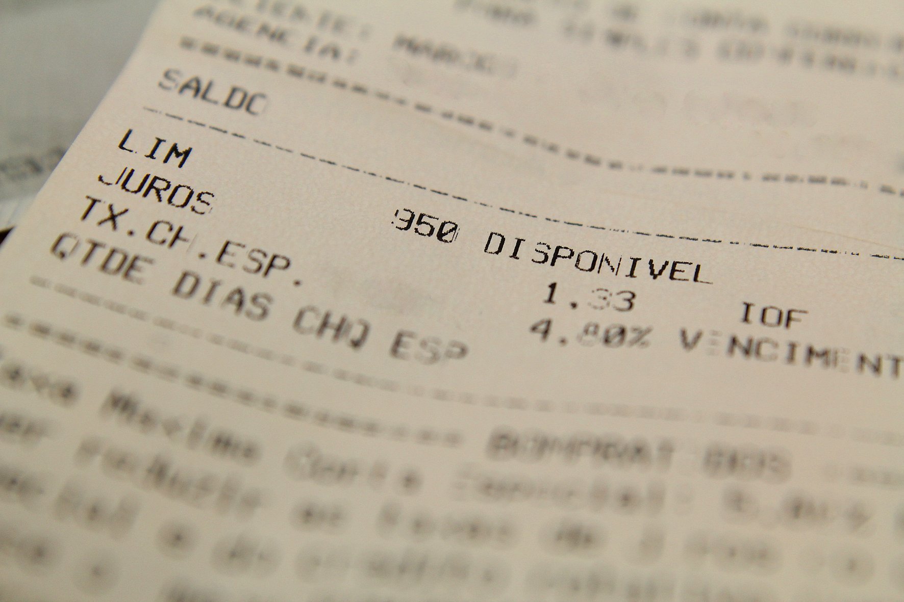 Juros do cheque especial sobem para 124,5% ao ano, segundo informações do BC