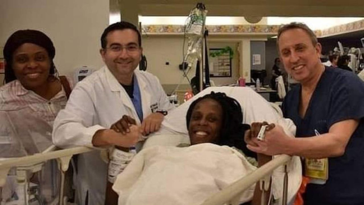 Mulher esperava o nascimento de sétuplos, mas dá à luz 9 bebês. Nem coube na foto