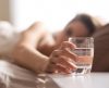 Você bebe água antes de dormir? Saiba o que esse hábito pode causar para a sua vida - Jornal da Franca