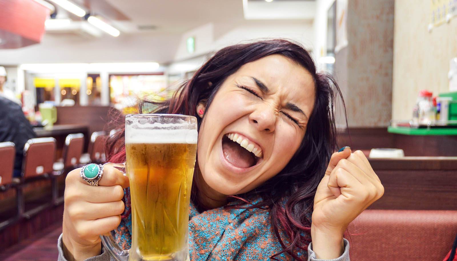 Beber qualquer quantidade de álcool causa danos ao cérebro, aponta estudo