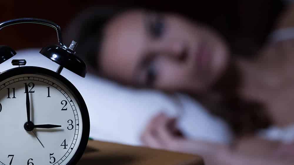 Você acorda sempre no mesmo horário de madrugada? Entenda o motivo!