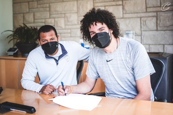 Ex-Franca, Varejão volta à NBA; agora, são dois jogadores “feitos” na cidade na Liga