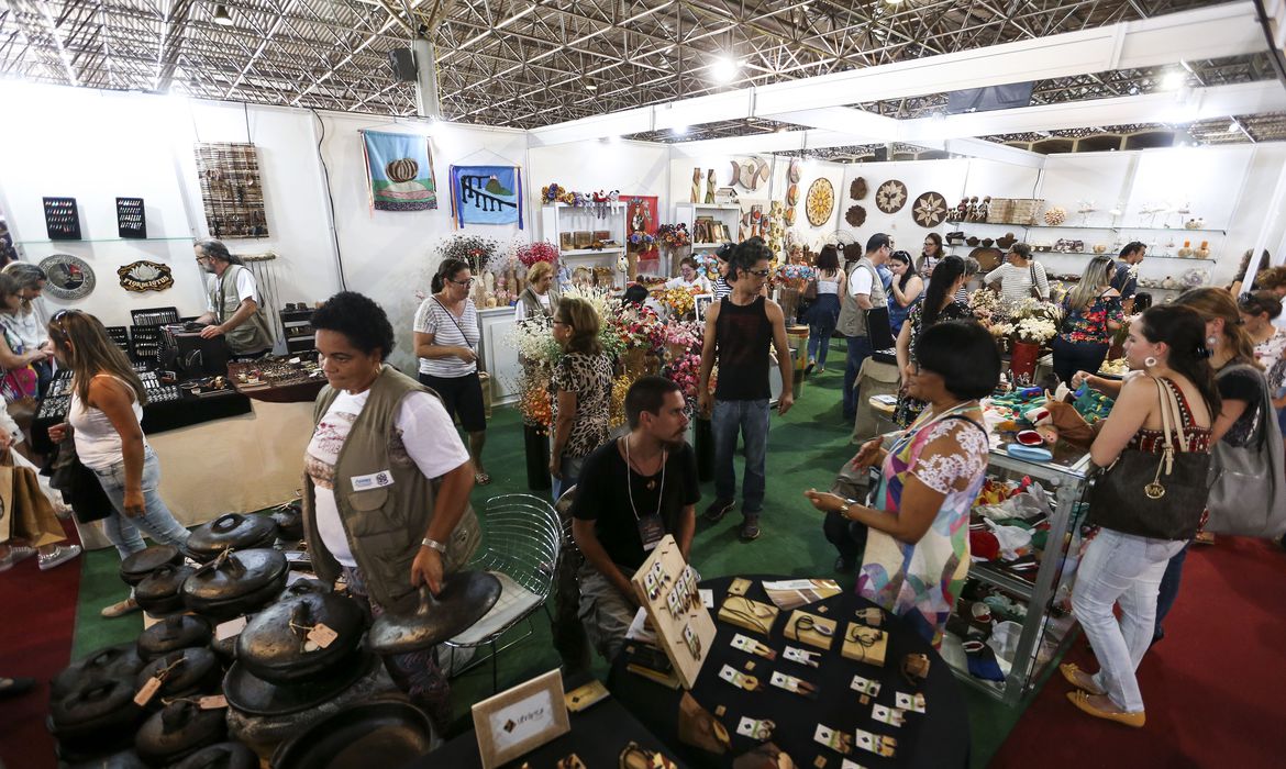 Até onde vai o buraco? Área cultural perde 244 mil postos de trabalho e encolhe 4%
