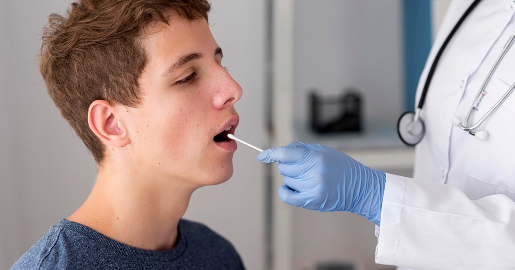 Teste da saliva permite detectar diferenças na carga viral de coronavírus