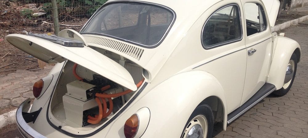 Engenheira brasileira transforma um Fusca clássico de 1972 em modelo elétrico