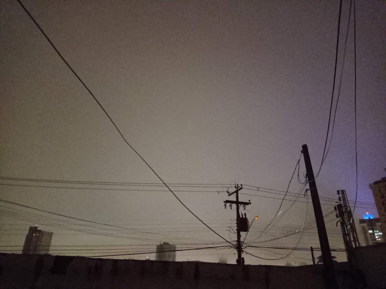 Noite “vira” dia e chama a atenção de muitas pessoas em Franca nesta madrugada