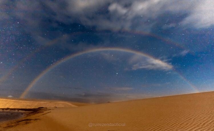 Impressionante imagem de um raríssimo arco-íris lunar registrado no Norte do Brasil