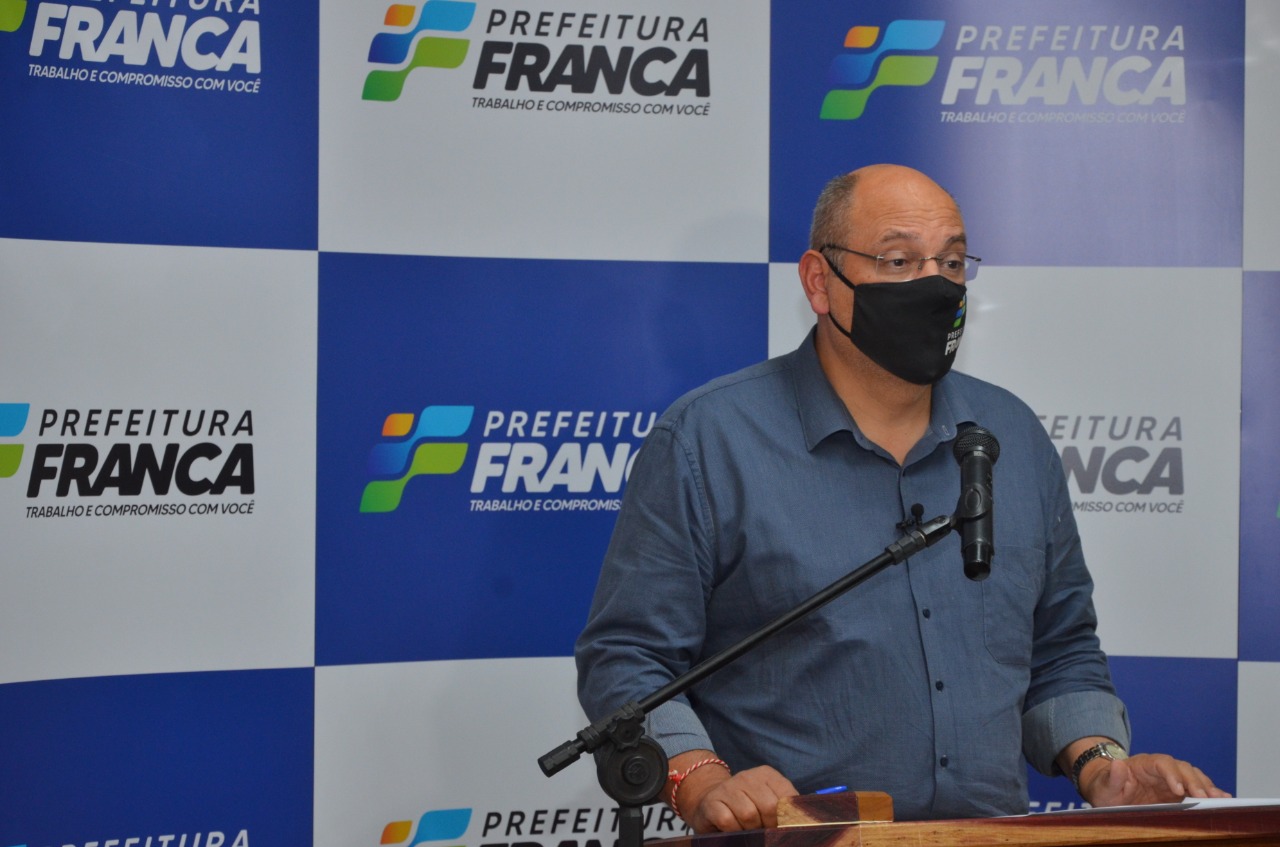 Alexandre anuncia: pode abrir mercado, padaria e farmácia, mas com regras sanitárias