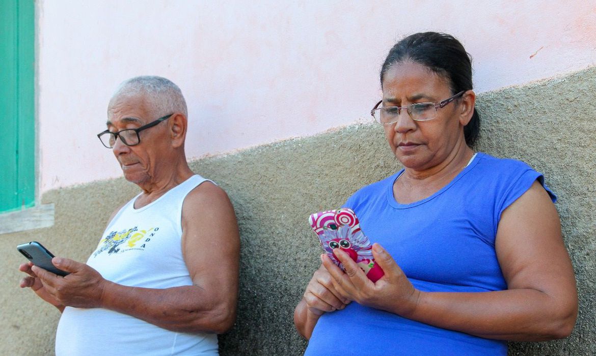 Pandemia fez com que brasileiros mudassem a relação com tecnologias bancárias