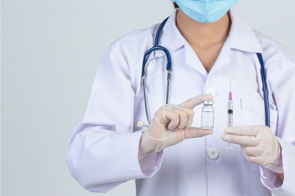 Vacina: médica lista cuidados com efeitos colaterais de imunizantes contra gripe