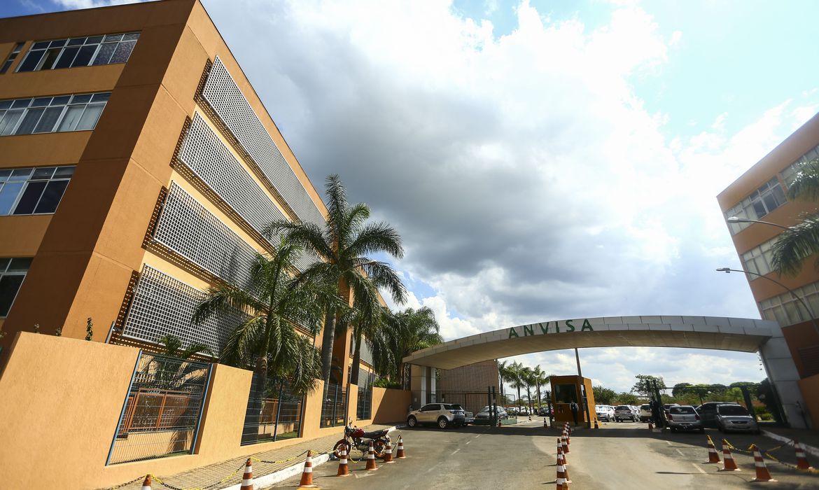 Pfizer é segura, garante a Anvisa após relatos de doenças cardíacas pós-vacinação