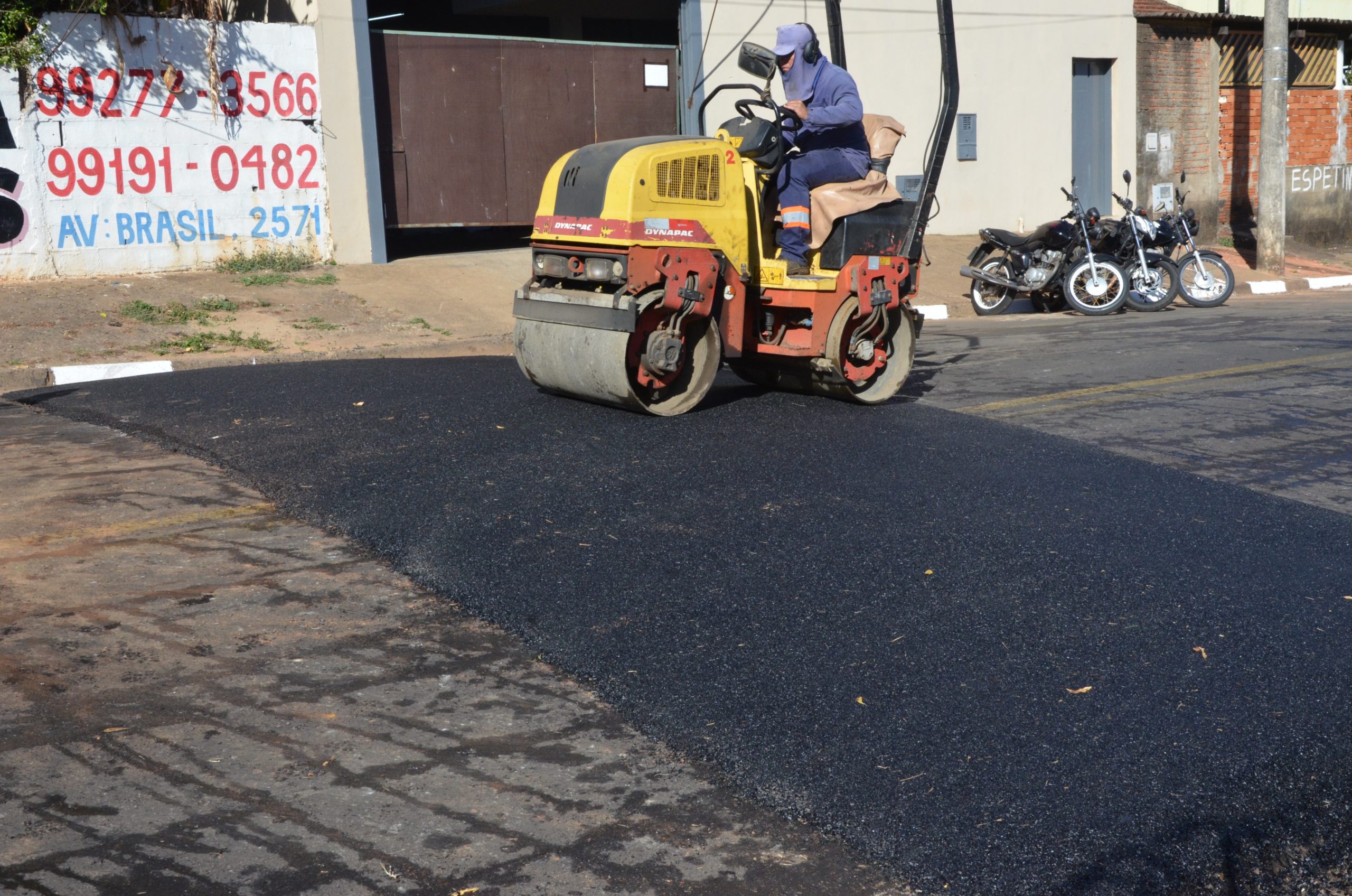 Ruas do bairro Parque do Horto recebem serviços de tapa-buracos neste sábado, 17