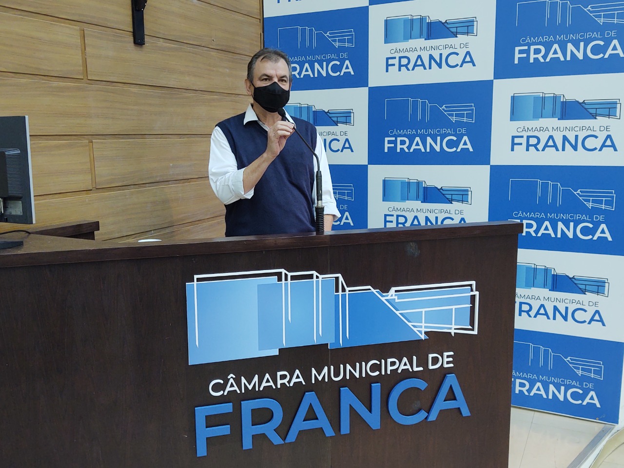 Pelizaro usa tribuna da Câmara para homenagear amigo Marcial, falecido essa semana