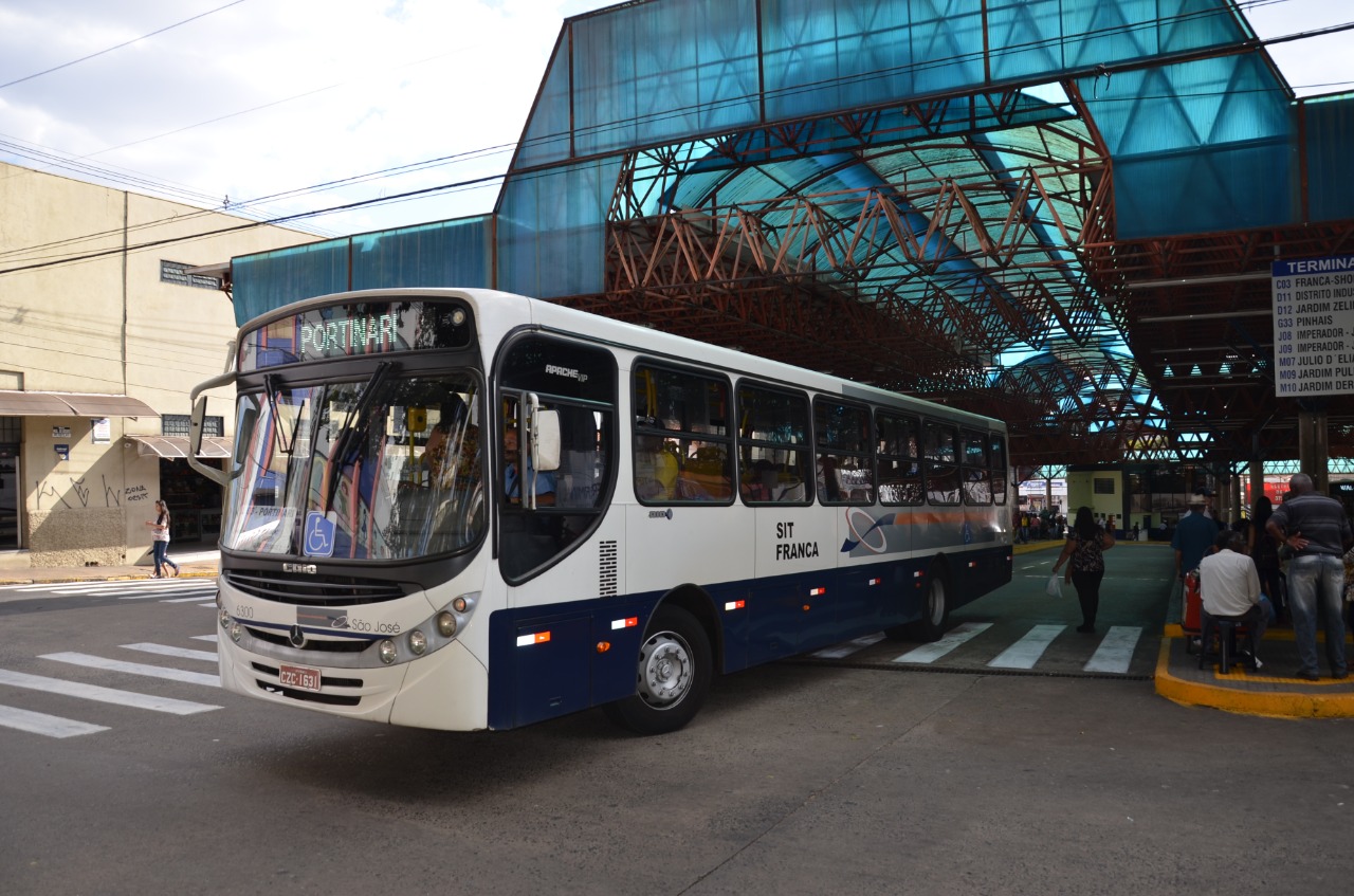 Gilson Pelizaro cobra mais clareza da Prefeitura sobre transporte público em Franca