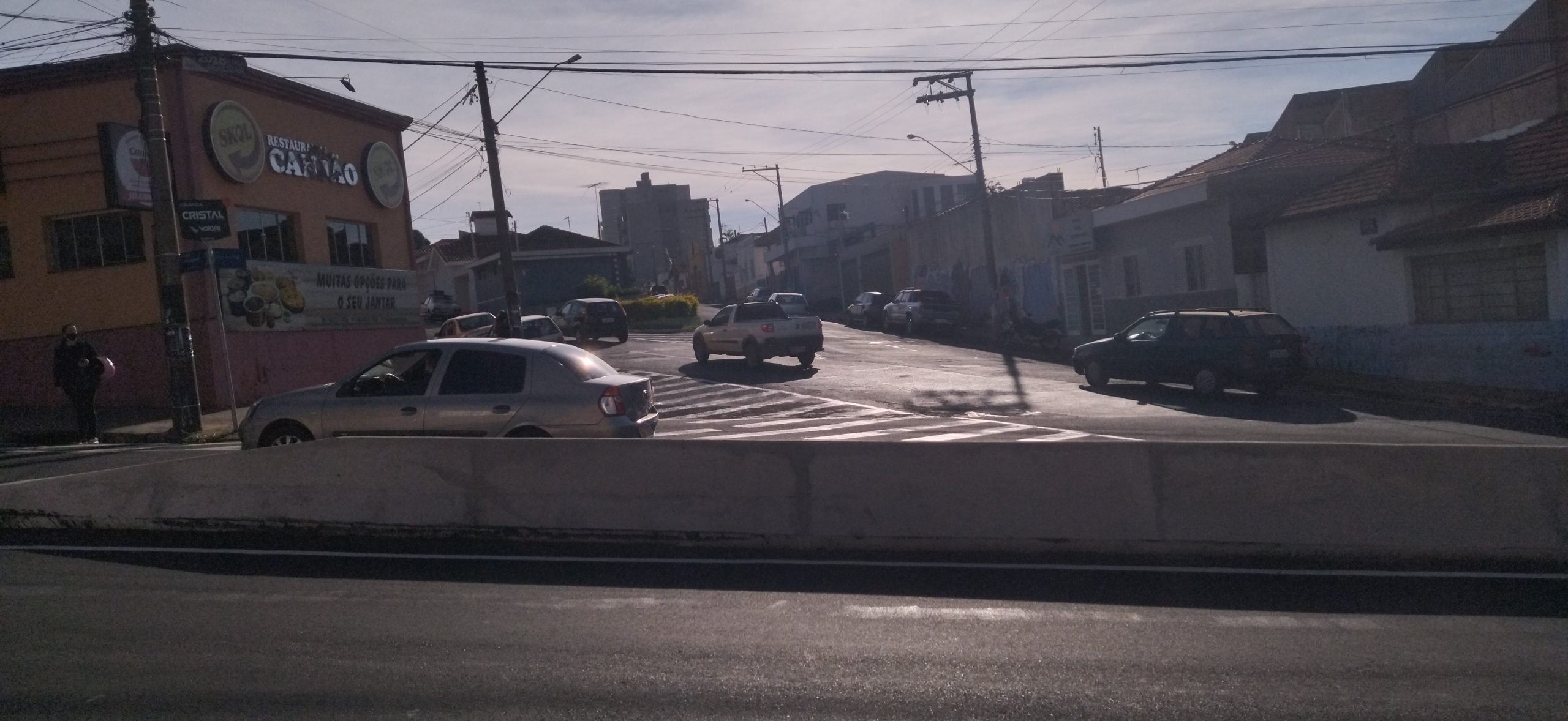 Retorno fechado na Champagnat, região Central, complica vida de motoristas em Franca