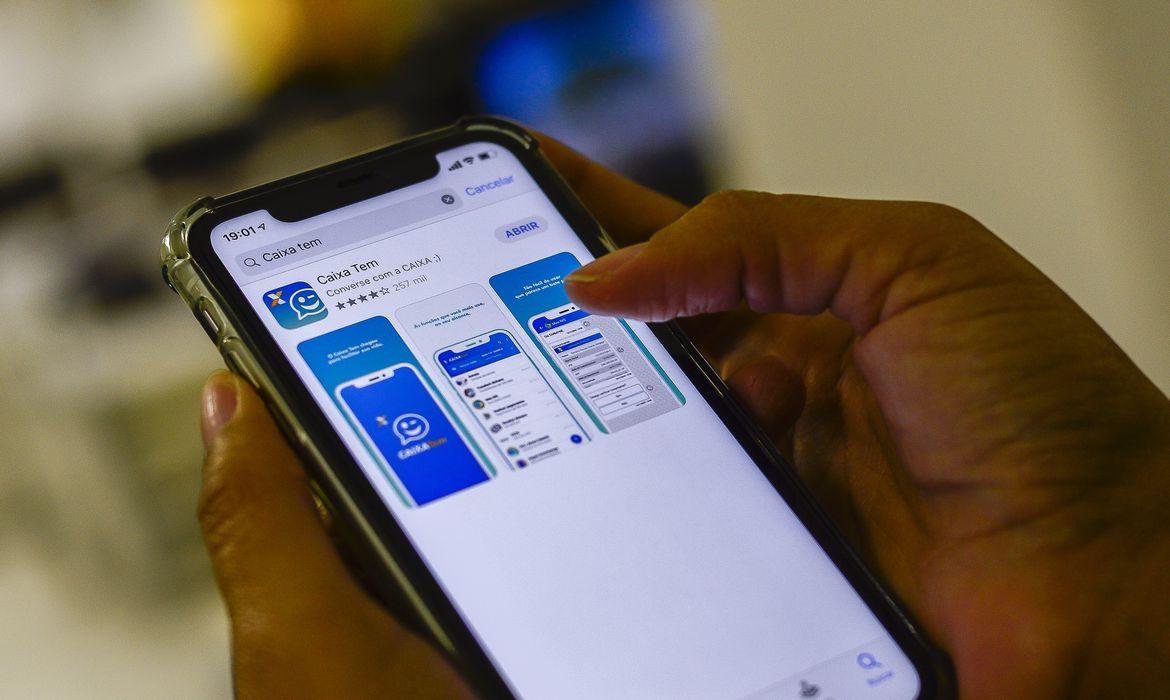 Caixa Econômica e Whatsapp fecham parceria para envio de mensagens sobre auxílio