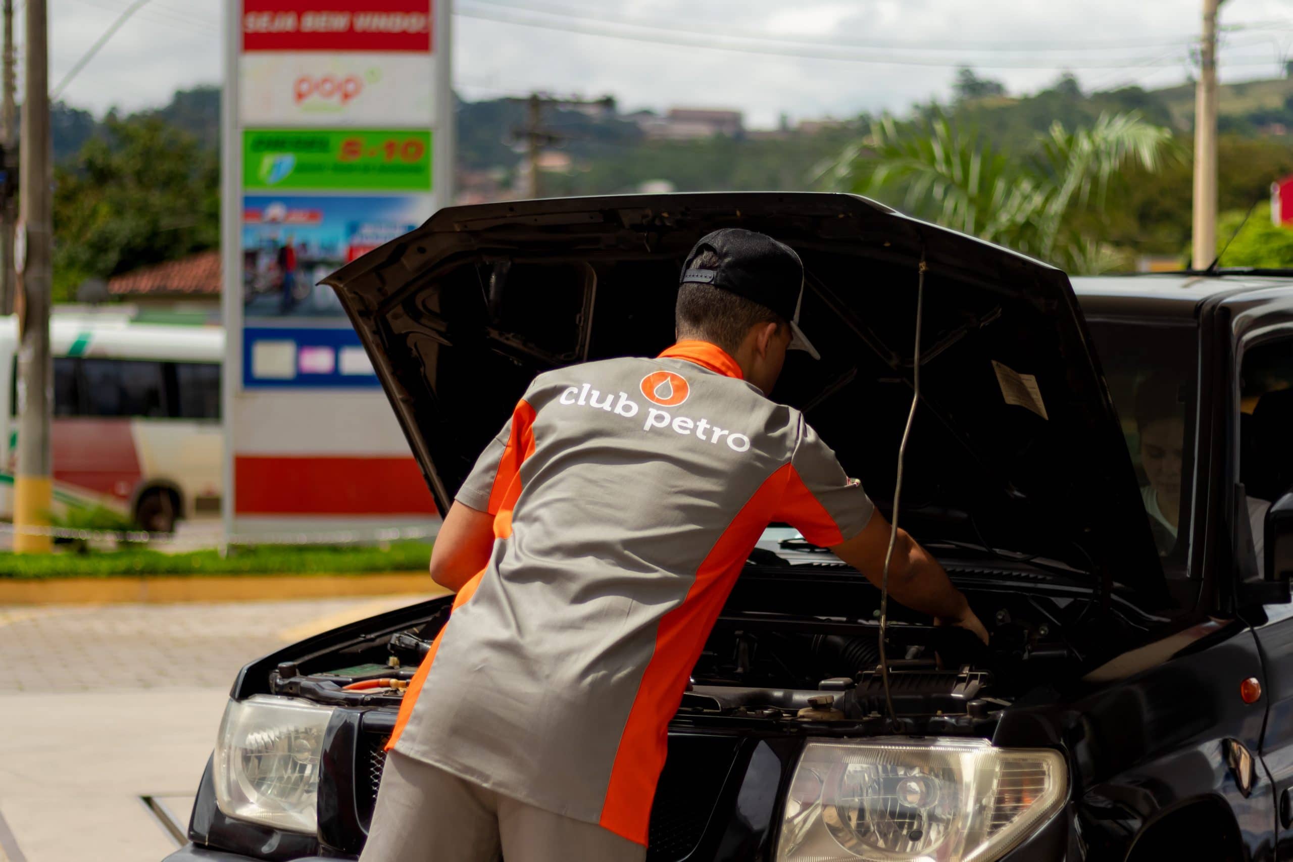 Conheça as armadilhas dos postos de gasolina que podem colocar seu carro em risco!