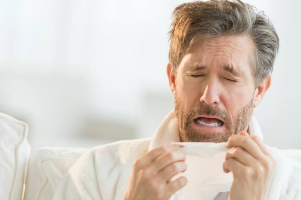 Pessoas vacinadas que contraem Covid-19 relatam estes 4 sintomas – veja quais são!