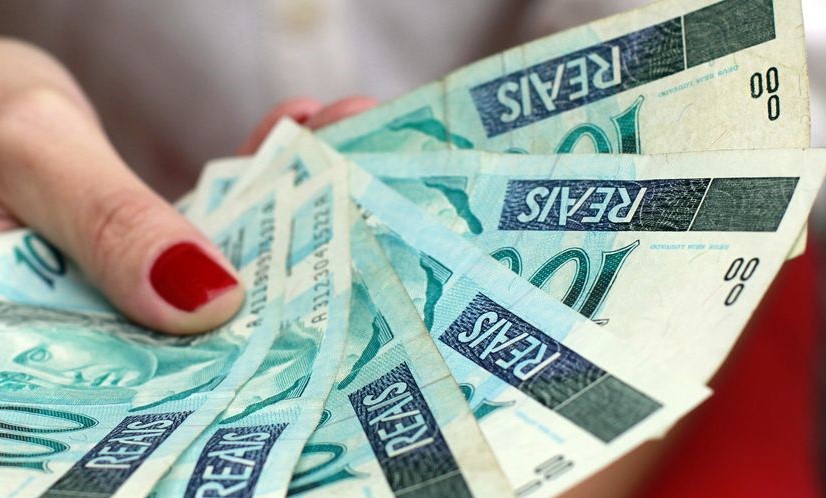 Presidente Bolsonaro sanciona lei que protege consumidores do superendividamento