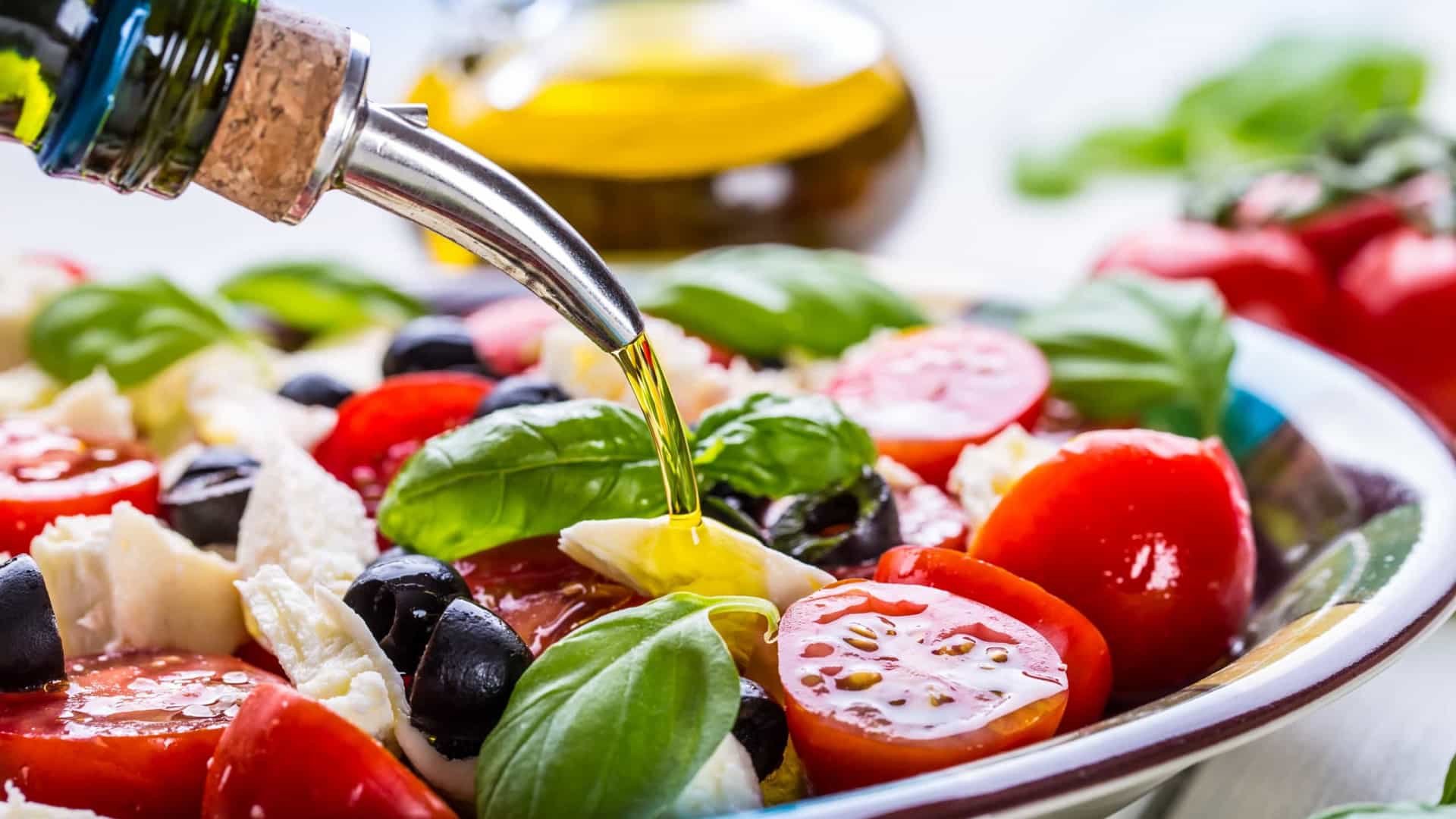 É fã de saladas? Então você precisa evitar 5 erros de quem prepara o prato em casa!