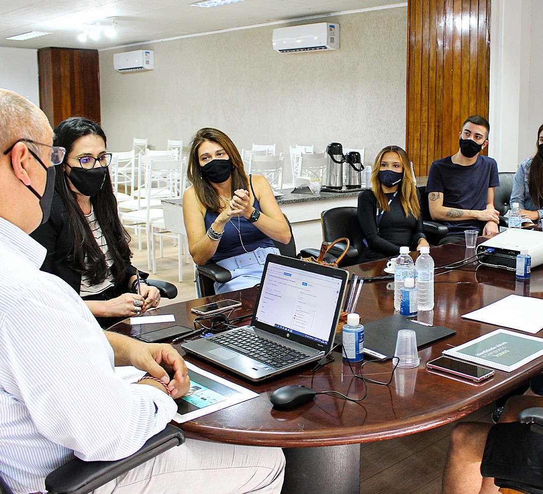 Estudantes de Publicidade e Propaganda do Uni-FACEF são recebidos pelo prefeito