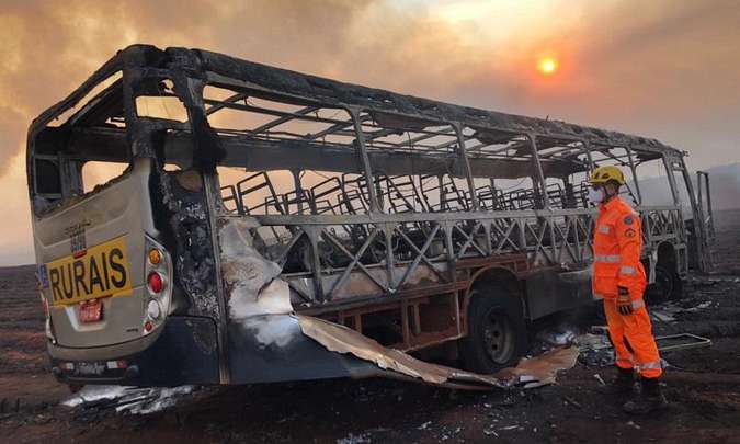 Estava demorando: incêndio em canavial mata um trabalhador e deixa outros 12 feridos