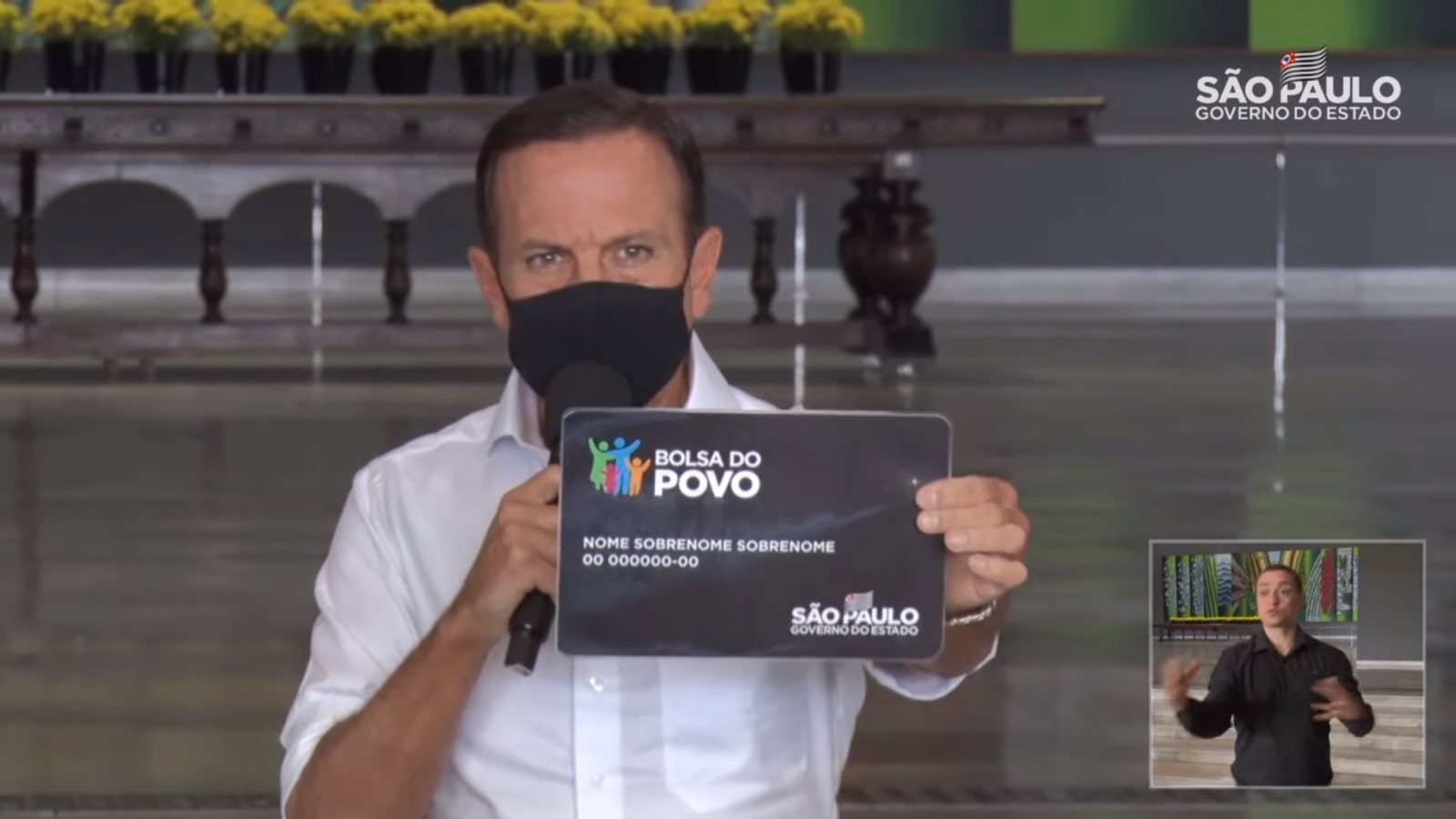 Governo de SP envia cartões do Bolsa do Povo, que beneficia 2 milhões de pessoas