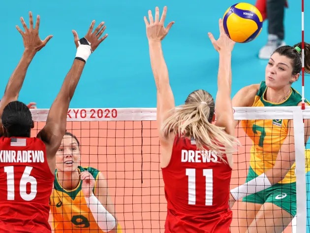 Vôlei feminino do Brasil perde para os Estados Unidos e fica com a medalha de prata