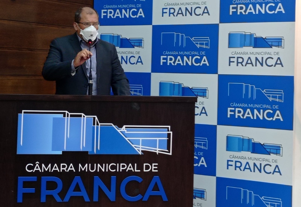 Prefeitura inicia asfalto na Raycos depois de meio século de espera e recebe elogios
