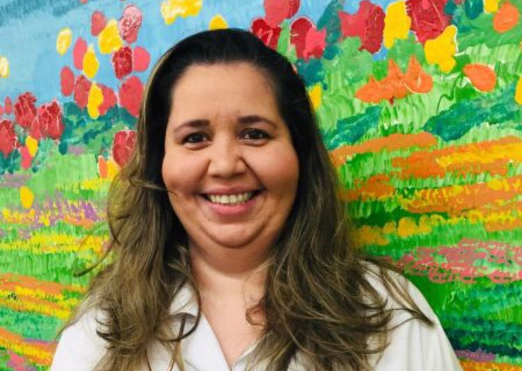 Fisioterapeuta enumera cuidados para evitar dores no corpo no trabalho home office