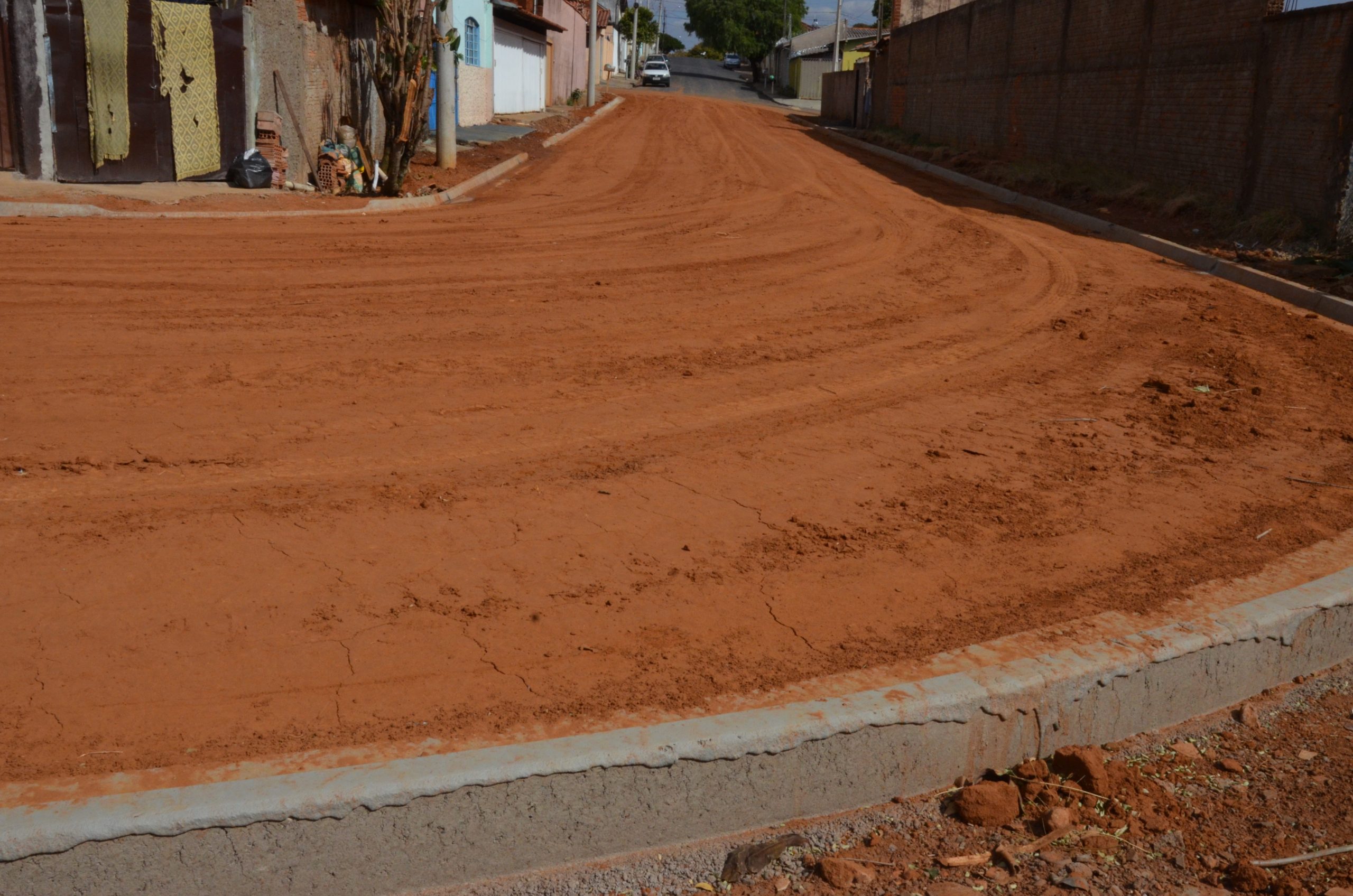 Em Franca, rua da Vila Raycos recebe serviços de asfaltamento após 50 anos