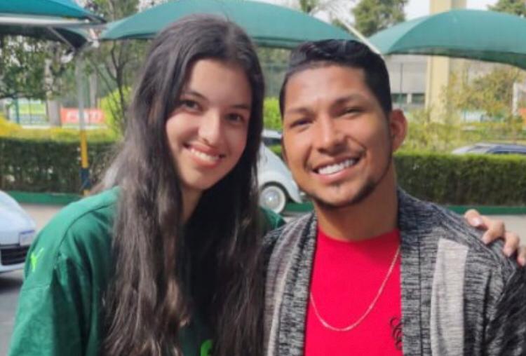 Garota de São José realiza sonho de sua vida: conhecer o jogador Rony, do Palmeiras