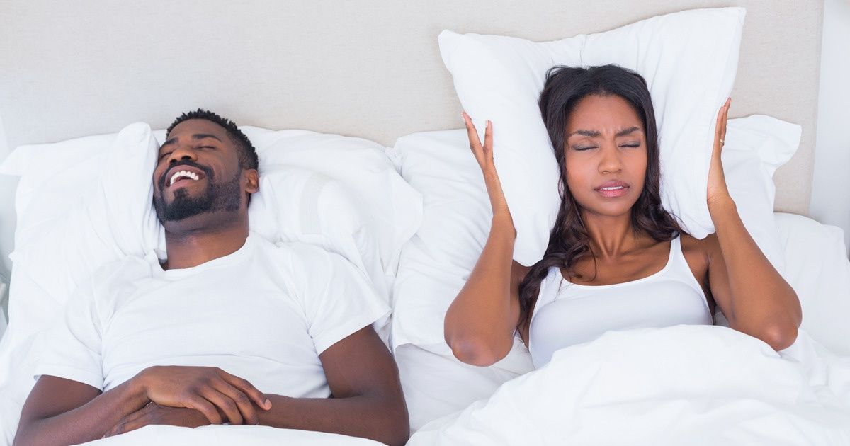 Você costuma falar durante o sono? Veja possíveis causas e como resolver!