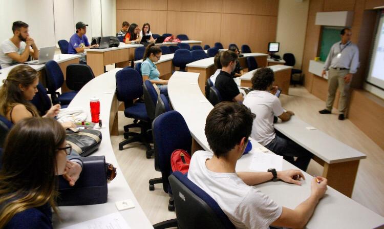 USP marca retorno às aulas presenciais de graduação a partir do dia 4 de outubro
