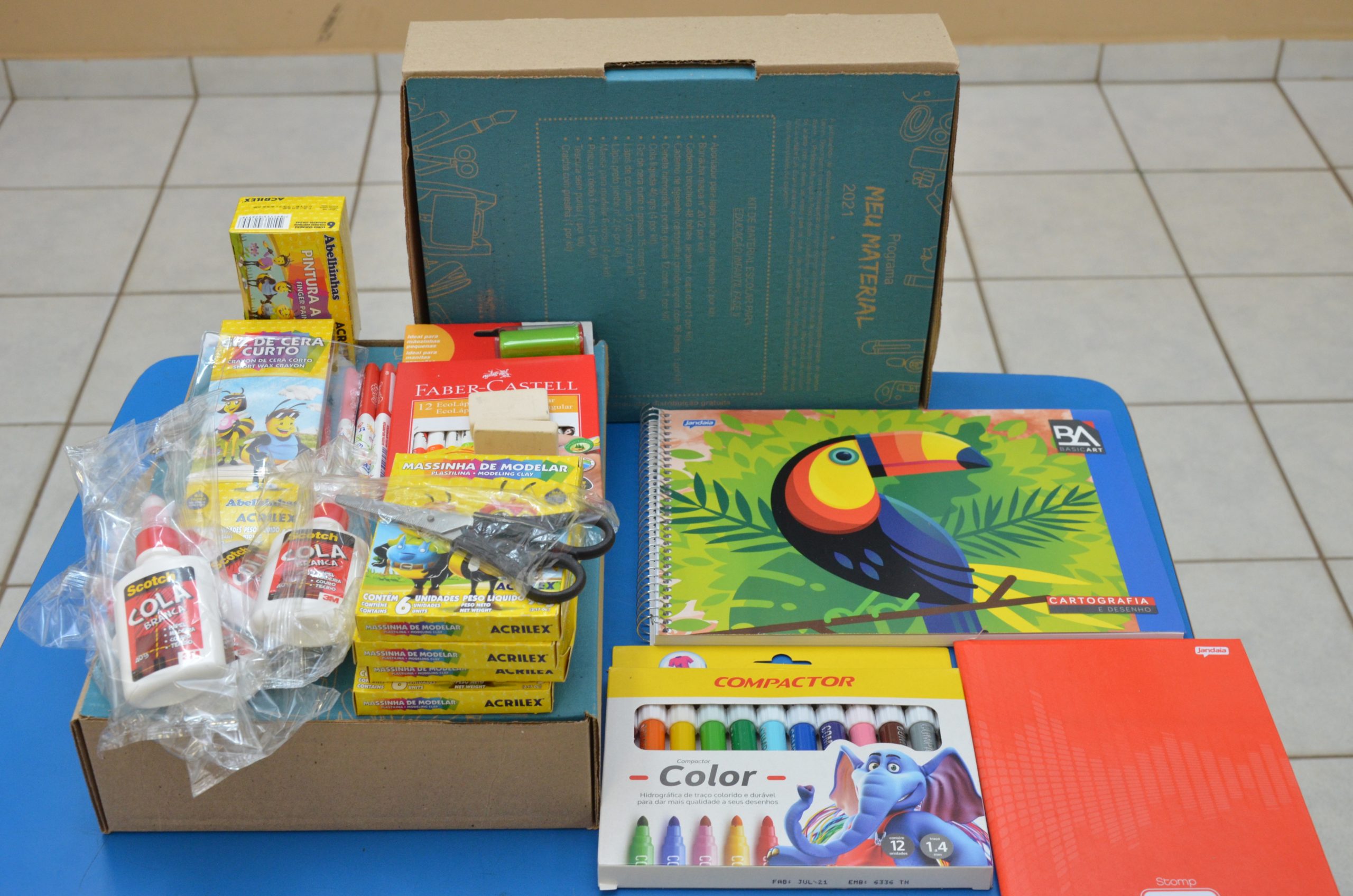 Prefeitura de Franca inicia entrega de kits escolares nas escolas municipais