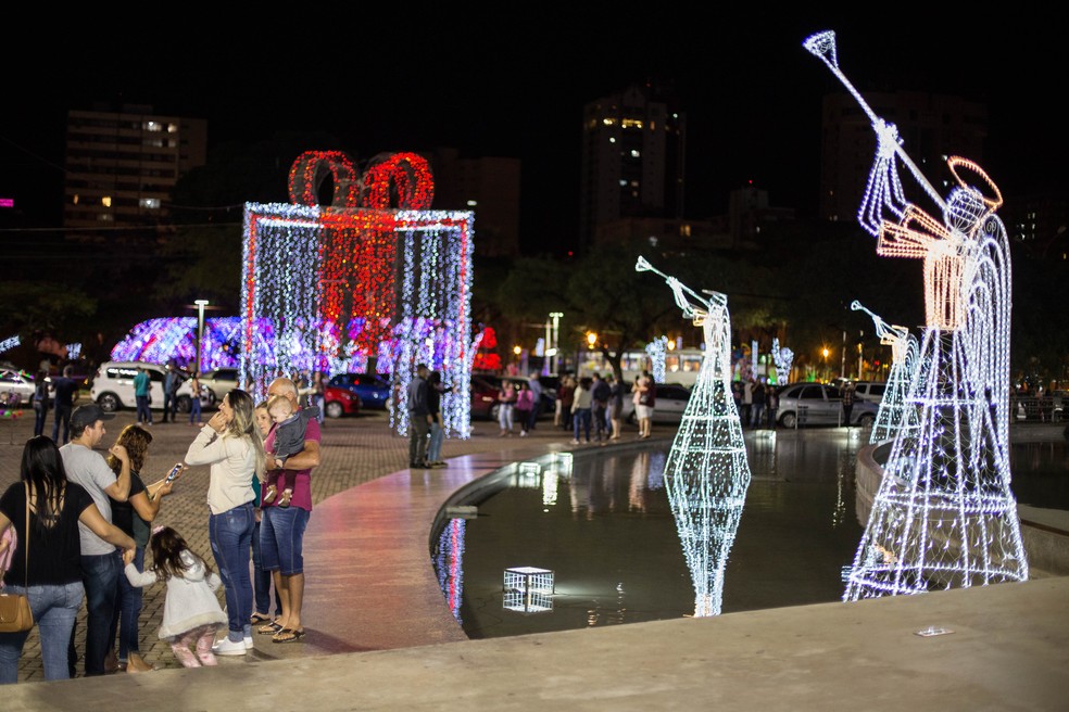Por R$ 1,3 milhão, empresa de Franca vai fazer a decoração de Natal em Maringá-PR
