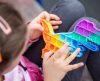Push Pop It: brinquedo é ‘febre’ entre as crianças e auxilia no desenvolvimento - Jornal da Franca