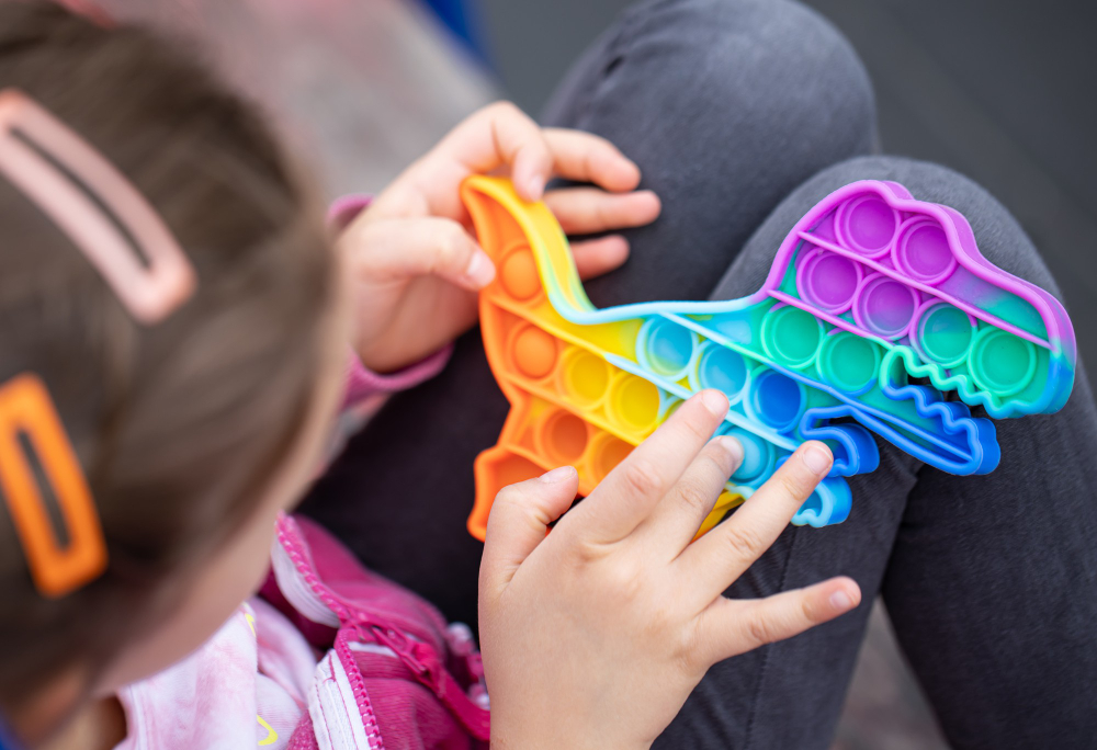 Push Pop It: brinquedo é ‘febre’ entre as crianças e auxilia no desenvolvimento