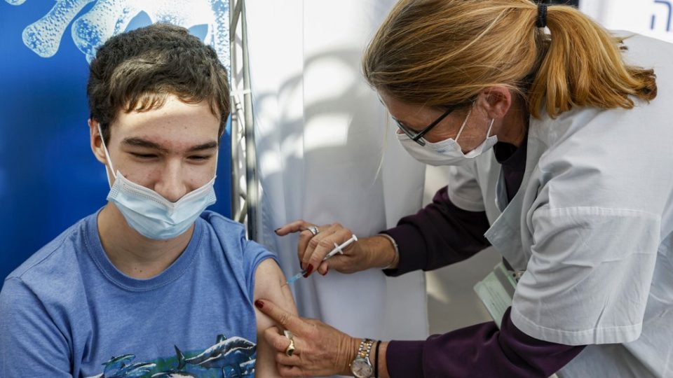 Governo de SP confirma vacinação contra Covid de adolescentes para 18 de agosto